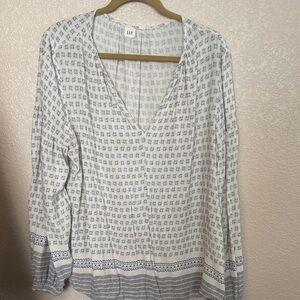 GAP Women's White and Blue Geometric Blouse